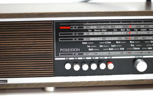 RADIO DE SOBREMESA "SUPER POSEIDON-VANGUARD", AÑOS 60